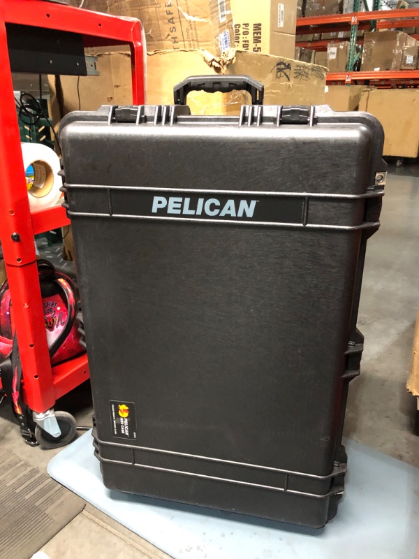 Photo 3 of Pelican 1650 Rolling Case No Foam (Black) Black No Foam