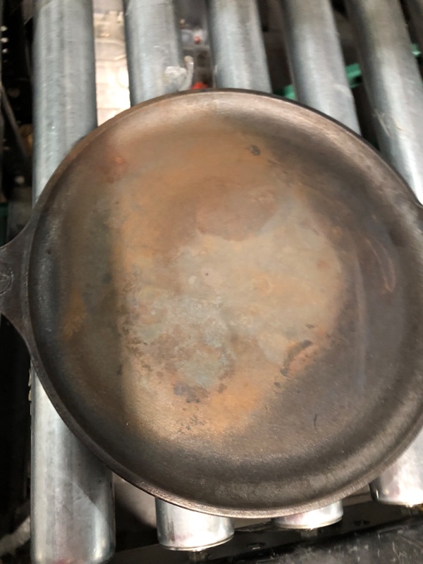 Photo 2 of **NEEDS TO BE CLEANED**
Victoria 12-Inch Cast-Iron Comal Pizza Pan with a Long Handle 12 inch