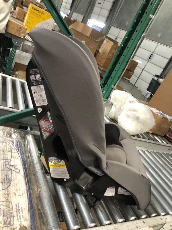 Photo 1 of *MISSING PIECES SEE NOTES*
Safety 1st Jive 2-in-1 Convertible Car Seat,Rear-facing 5-40 pounds 