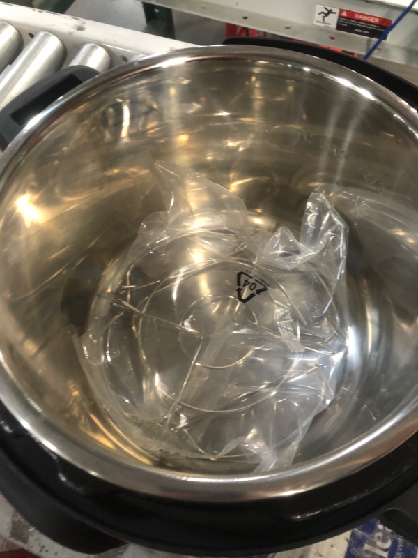 Photo 5 of ***DENTED - SEE PICTURES - POWERS ON***
Instant Pot Duo 7-in-1 Electric Pressure Cooker, 