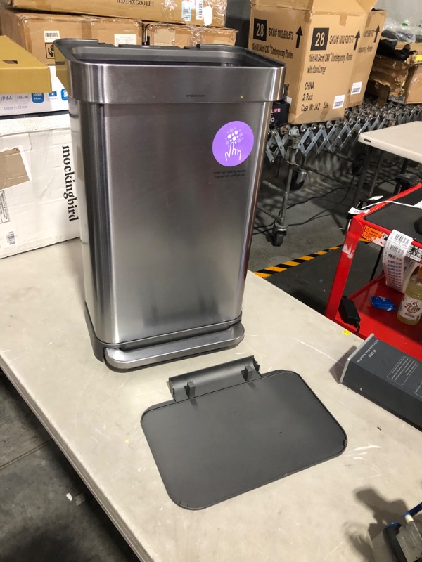 Photo 6 of ***LID SNAPPED OFF - SEE PICTURES***
simplehuman 45 Liter / 12 Gallon Liter Rectangular Hands-Free Kitchen Step Trash Can