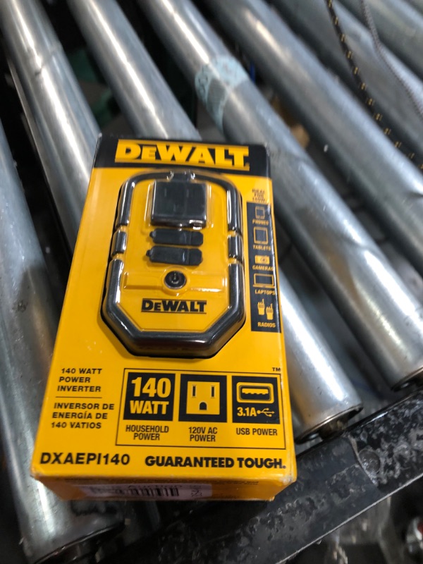 Photo 3 of DeWalt Power Inverter Dxaepi140