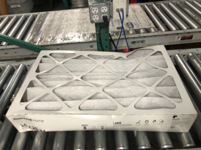 Photo 3 of **SEE PHOTOS** Honeywell Home 16x25x4 MERV 8, AC Furnace Air Filter, 1 PACK (CF408F1625-1PKAM)(Actual Dimensions: 15.63 x 24.75 x 4.38 in.) 