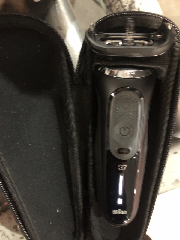 Photo 3 of Braun Series 7 7089cc Electric Razor for Men