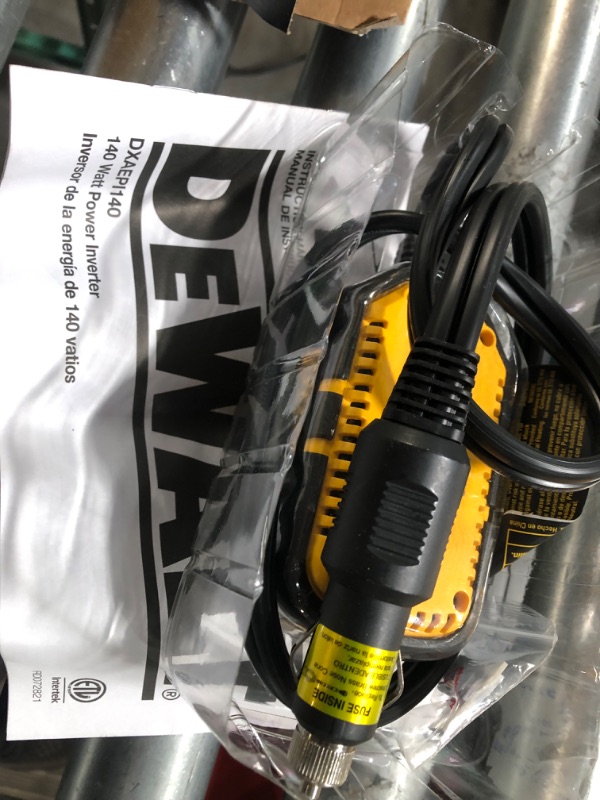 Photo 4 of DeWalt Power Inverter Dxaepi140