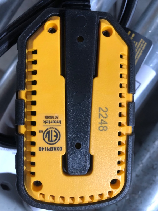 Photo 3 of DeWalt Power Inverter Dxaepi140