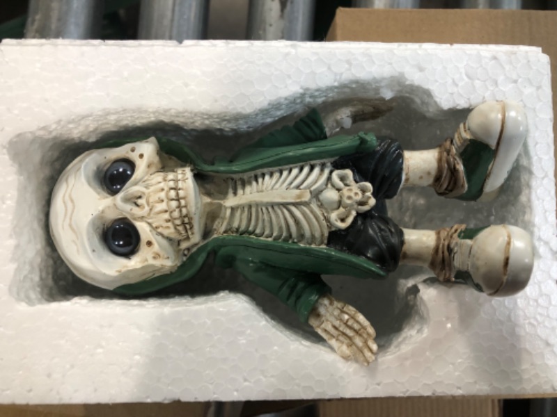 Photo 3 of (2x) YXOTJHS Skull Decor,Halloween Skeleton Figurines,Horror Movie Garden Gnomes,Halloween Decor Skeleton Statue Indoor Decorations,Cool Skeleton Action Figure Gift for Kids Adult Skeletons B