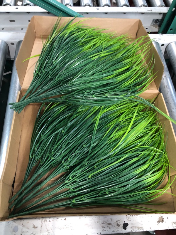 Photo 2 of * used * 
SATINIOR 20 Bundles Artificial Grasses Fake Bushes Faux Greenery Stems 