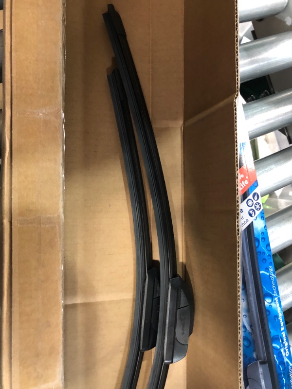 Photo 2 of Bosch ICON Wiper Blades 26A20A (Set of 2) Fits Acura: 19-14 MDX, Ford: 14-07 Edge, Toyota: 19 Avalon, 18-19 Carmy, Volkswagen: 14-09 Routan +More, Up to 40% Longer Life, Frustration Free Packaging 26A and 20A Frustration Free Combo Wiper Blades