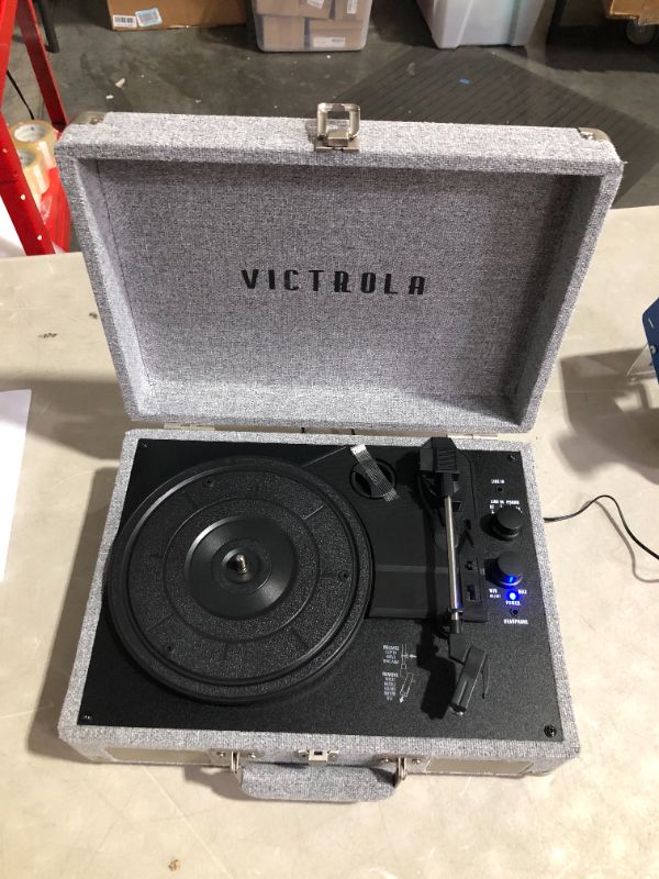 Photo 1 of ***LIGHTS UP WHEN PLUGGED IN - UNABLE TO TEST FURTHER***
Victrola Vintage 3-Speed Bluetooth Portable Suitcase Record Player