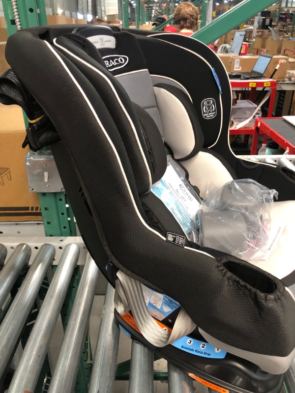 Photo 4 of Graco Extend2Fit Convertible Car Seat, Gotham