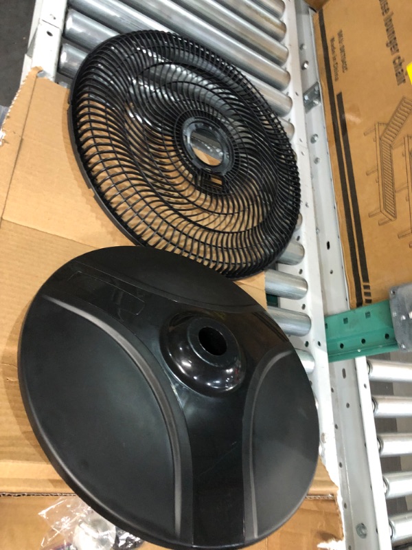 Photo 2 of ***MAJOR DAMAGE - SEE NOTES***
Comfort Zone PowrCurve CZST180BS 18" Stand Fan - 6 Blades