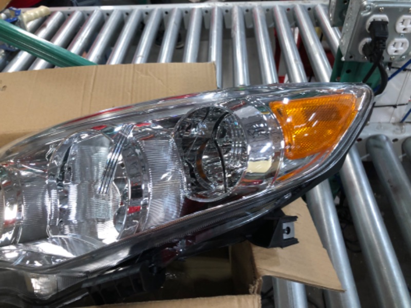 Photo 4 of **RIGHT HEADLIGHT REFER TO PHOTOS**
