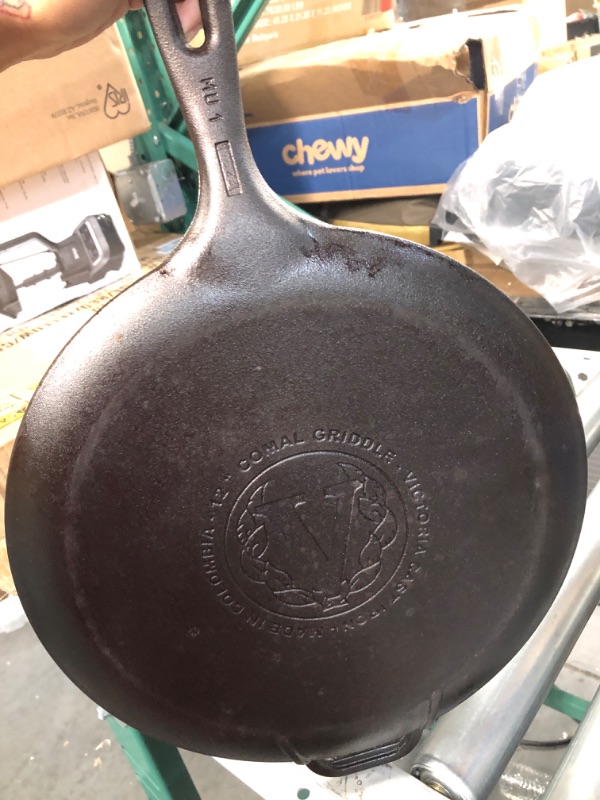 Photo 4 of *GREASY** Victoria 12-Inch Cast-Iron Comal Pizza Pan with a Long Handle and a Loop Handle, Preseasoned with Flaxseed Oil, Made in Colombia 12 Inch