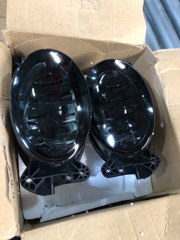 Photo 2 of TangMiGe Fog Lights for Mercedes Benz C250 C350 CLS500 E320 E350 E550 G550 G55/G63/G65/R63/SL55 AMG GL320 GL450 GL550 ML320 ML350 ML450 ML550 R320 R500 SL500 SL600 2006-2015, 2PCS, Smoke Lens