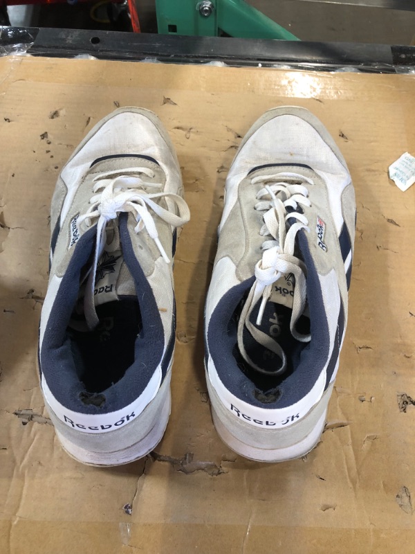 Photo 2 of [stock photo is similar] Reebok Unisex-Adult Victory G Sneaker 10 Women/8.5 Men 