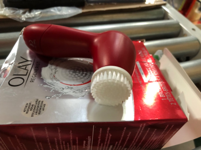 Photo 2 of (SEE NOTES)Facial Cleansing Brush by Olay Regenerist with 2 Brush Heads