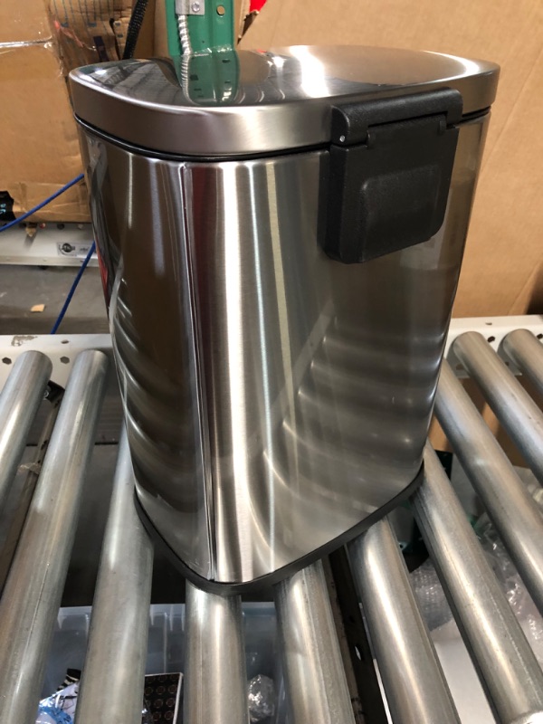 Photo 1 of Amazon Basics 5 Liter / 1.3 Gallon 