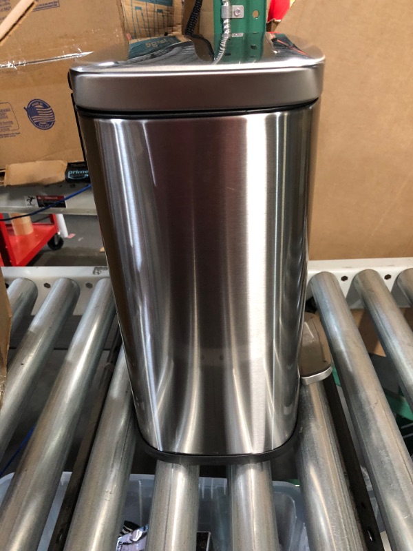 Photo 1 of Amazon Basics 5 Liter / 1.3 Gallon 