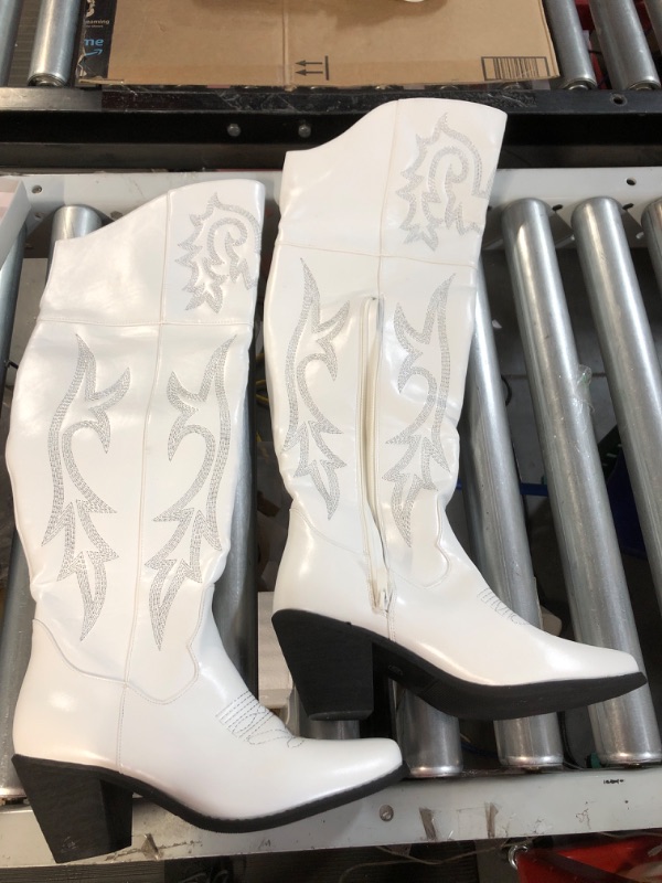 Photo 2 of [USED] VOMIRA Knee High Boots WHITE