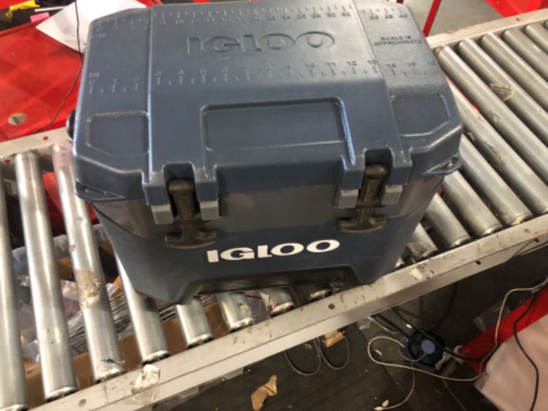 Photo 4 of Igloo Heavy-Duty 25 Qt BMX Ice Chest Cooler with Cool Riser Technology