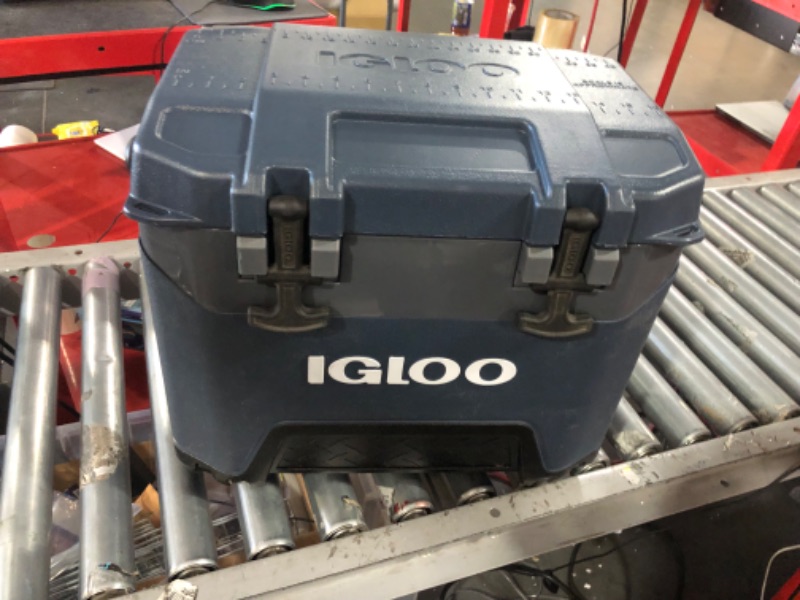 Photo 5 of Igloo Heavy-Duty 25 Qt BMX Ice Chest Cooler with Cool Riser Technology