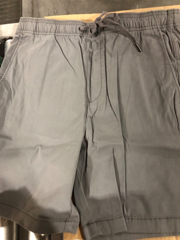 Photo 2 of Gap Men S 7 Inseam Drawstring Pull on Elastic Waistband Short 
size medium
color brown
