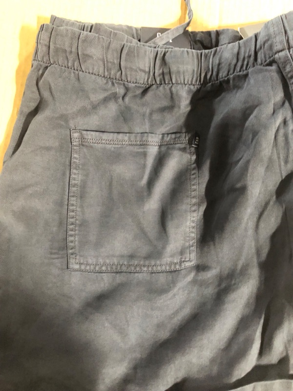 Photo 3 of GAP Women's Lyocell Drawstring Pull-on Tencel Cuffed Hem Short
SIZE XXL