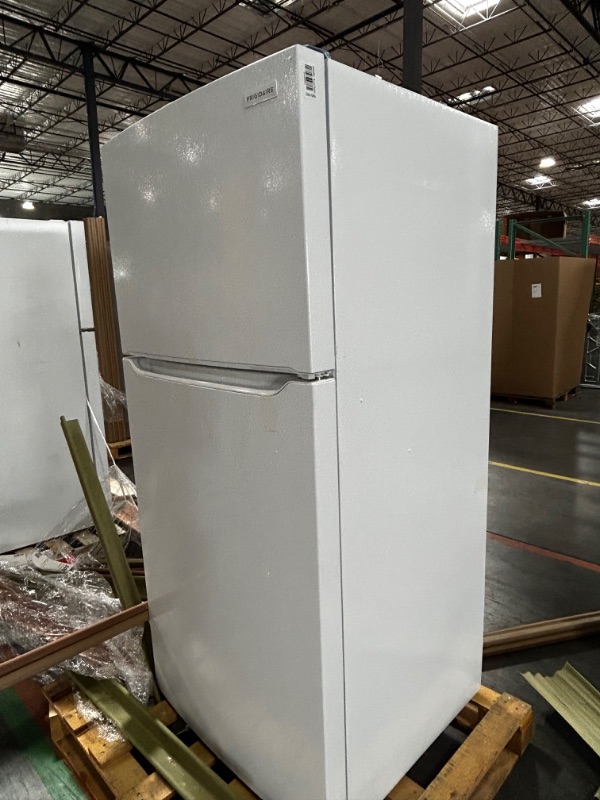 Photo 3 of Frigidaire Garage-Ready 18.3-cu ft Top-Freezer Refrigerator (White)
