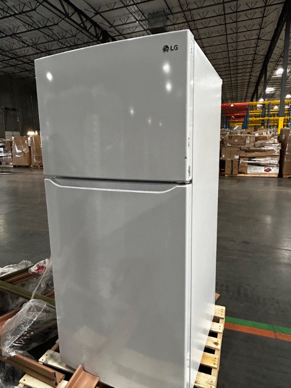 Photo 3 of LG 20.2-cu ft Top-Freezer Refrigerator (White) ENERGY STAR
