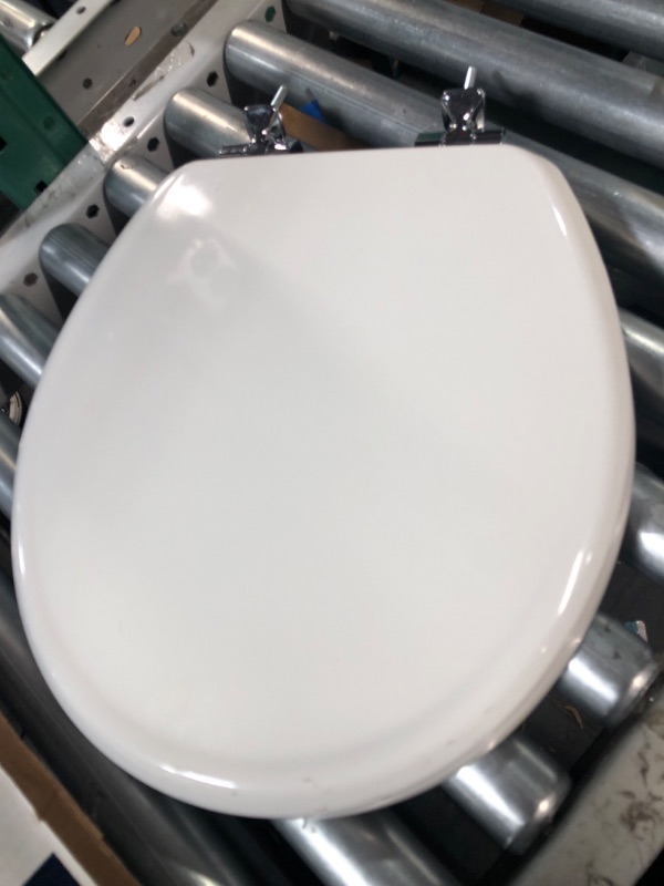 Photo 1 of *DAMAGE SEE PHOTOS** Mansfield Wood White Round Soft Close Toilet Seat
