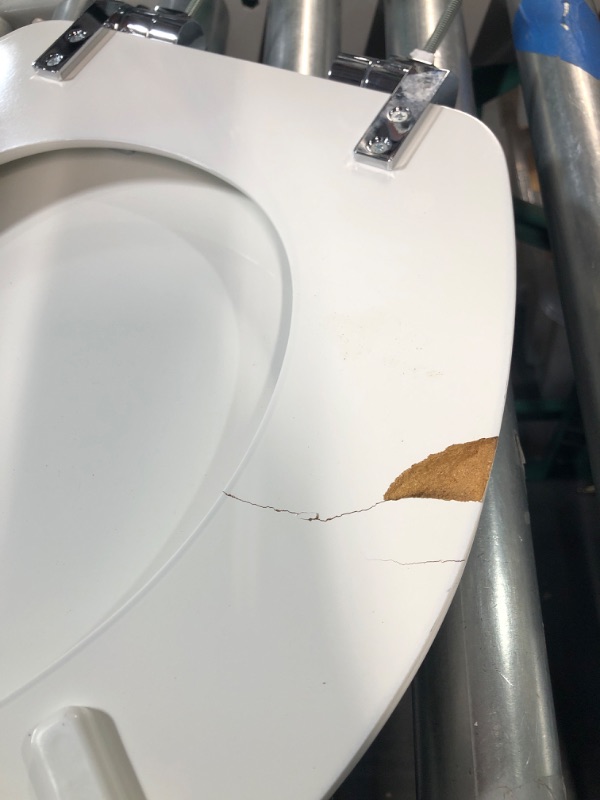 Photo 1 of *DAMAGE SEE PHOTOS** Mansfield Wood White Round Soft Close Toilet Seat
