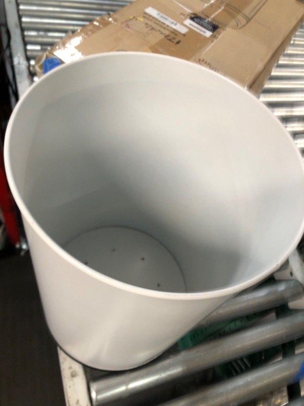 Photo 3 of *LID IS MISSING** iTouchless 8 Gallon Touchless Sensor Trash Can with Odor Filter System, 30 Liter Round White Steel 
