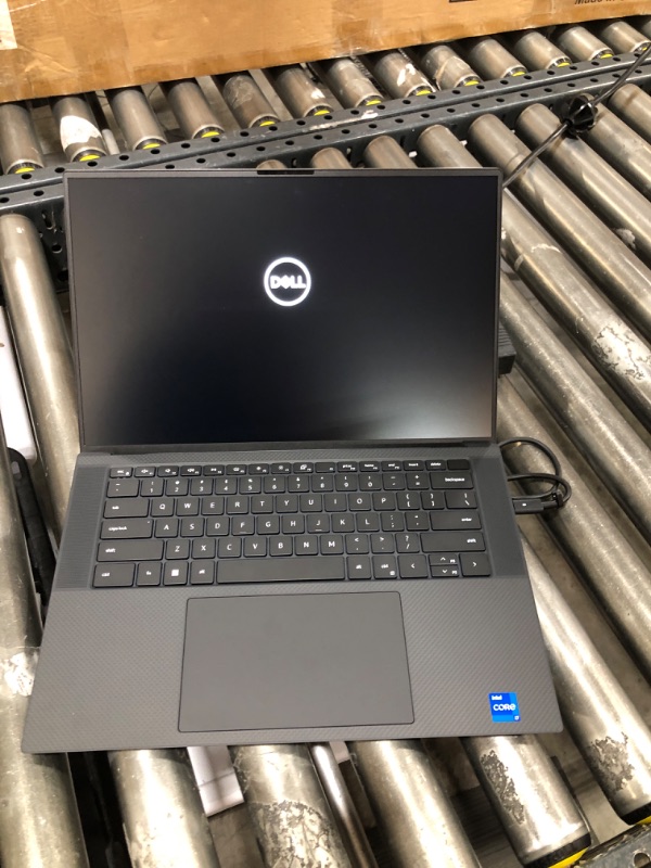 Photo 3 of Dell XPS 15 9500 15.6 inch UHD+ Touchscreen Laptop