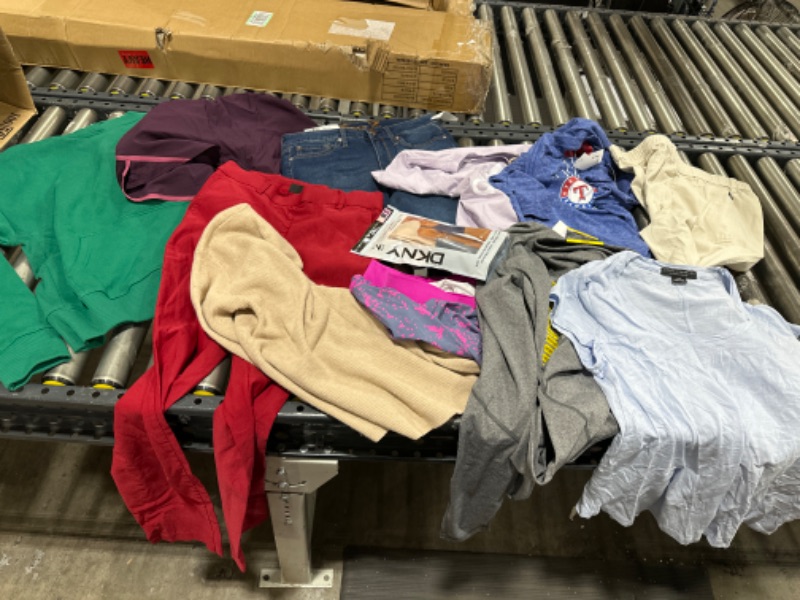 Photo 1 of BOX LOT. WOMENS CLOTHING. SIZE SMALL/ MEDIUM SOLD AS IS