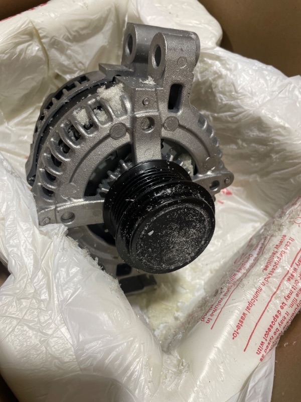 Photo 2 of ACDelco GM Genuine Parts 23480514 Alternator