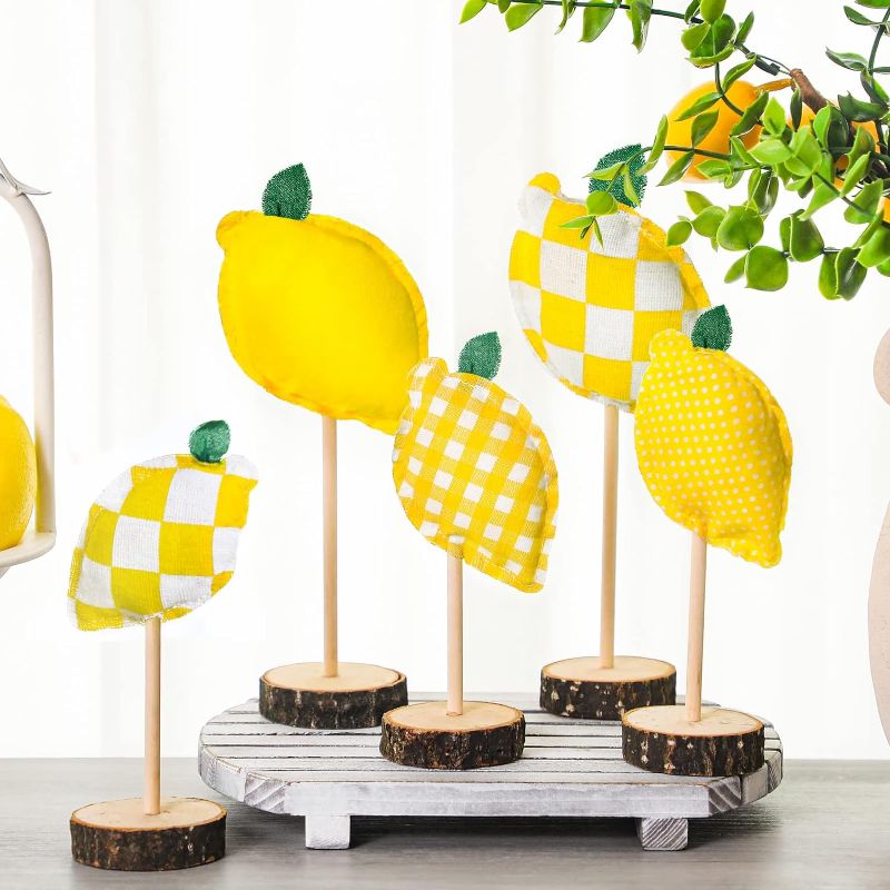 Photo 1 of 5 Pcs Lemon Wood Sign Fabric Lemon Standing 3D Rustic Summer Tiered Tray Decor Freestanding Table Centerpiece Yellow Plaid Home Decor for Summer Party Farmhouse Fireplace Mantel Decoration Crafts
