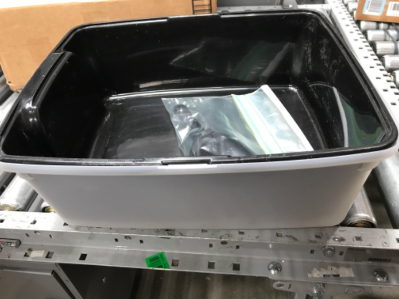 Photo 1 of 19in.x15in. Litterbox with Scooper(Unknown brand)