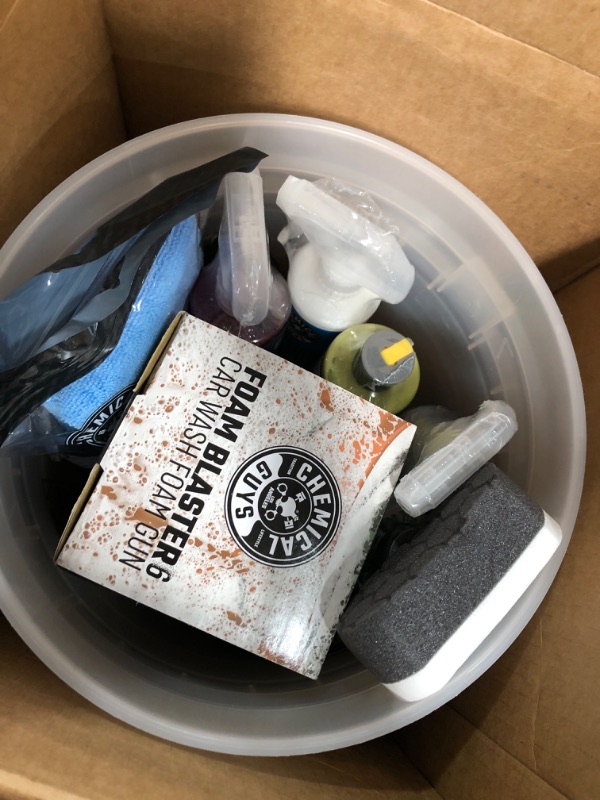 Photo 1 of Chemical Guys HOL126 14-Piece Arsenal Builder Car Wash Kit with Foam Gun, Bucket and (5) 16 oz Car Care Cleaning Chemicals (Works w/Garden Hose) HOL126 Kit Only Works With Garden Hose