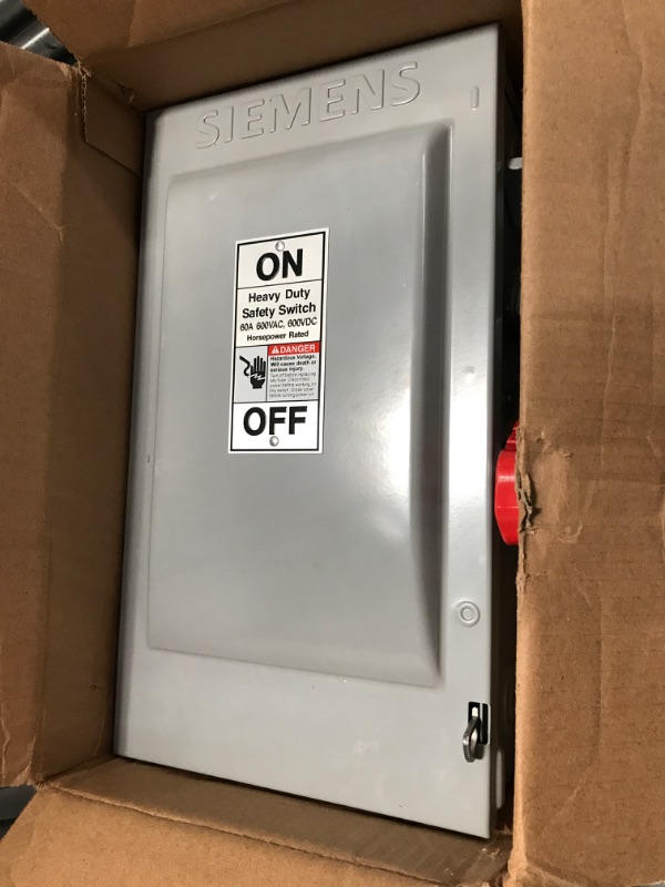 Photo 2 of Siemens HF362 60-Amp 3 Pole 600-volt 3 Wire Fused Heavy Duty Safety Switches