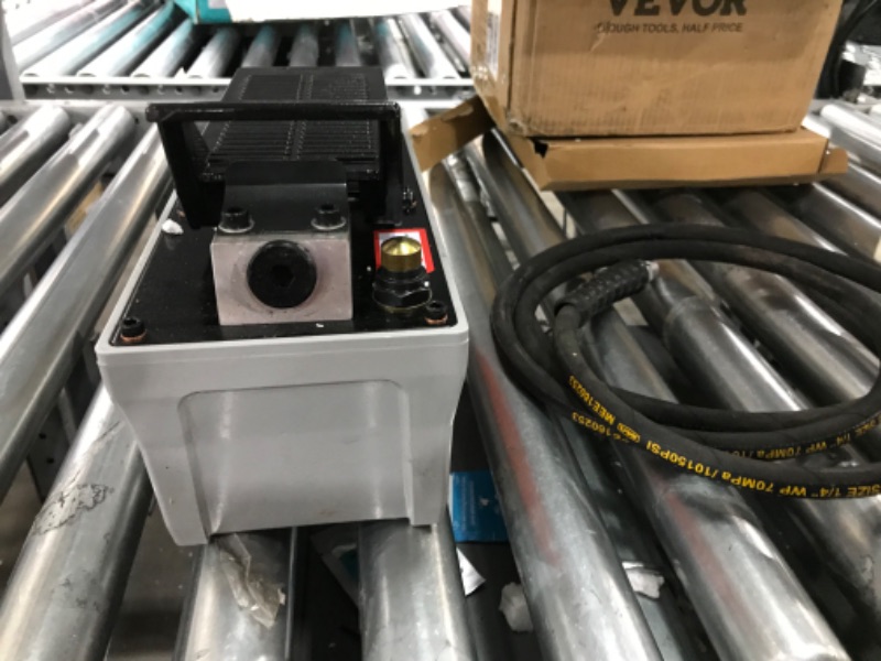 Photo 2 of VEVOR Air Hydraulic Pump, 10,000 PSI 1/2 Gal Reservoir, NPT 3/8" Oil Outlet, NPT 1/4" Inlet, 6.6 ft Pipe, Foot Actuated Hydraulic Pump Air Treadle for Auto Body Frame Machines and Pulling Post, Gray NEW 1.6 L foot pump with 6.6 ft Hose PTFE Tape