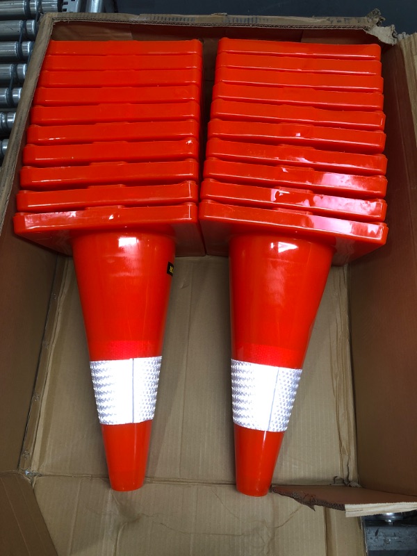 Photo 2 of 
VEVOR 20Pack 18" Traffic Cones, Safety Road Parking Cones PVC Base, Orange Traffic Cone with Reflective Collars, Hazard Construction Cones for Home...
Pattern Name:Traffic Cones
Size:18"(20Cones)