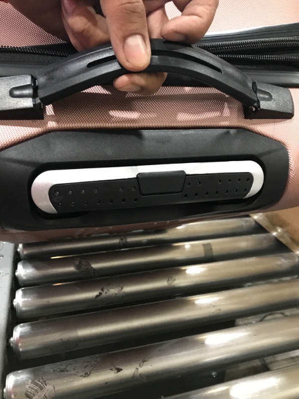 Photo 4 of **** minor damage to handle doesn't pull up ****
Travelers Club Chicago Hardside Expandable Spinner Luggage, Rose Gold, 3 Piece Set
