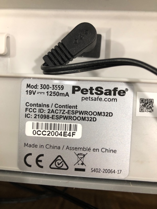 Photo 1 of PetSafe ScoopFree Complete Smart Self-Cleaning Cat Litter Box with Front-Entry Hood - WiFi & App Enabled - Hands-Free with Included Disposable Crystal Tray - Less Tracking, Superior Odor Control
