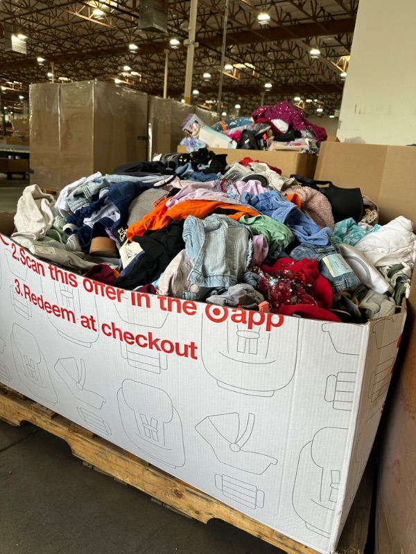 Photo 3 of **PALLET OF ASSORTED CLOTHING/SHOES/HOME GOODS**MEN, WOMANS AND CHILDRENS**ASSORTED SIZING