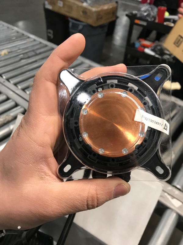 Photo 1 of NZXT Kraken Z63 280mm - RL-KRZ63-01 - AIO RGB CPU Liquid Cooler - Customizable LCD Display - Improved Pump - Powered by CAM V4 - RGB Connector - Aer P 140mm Radiator Fans (2 Included) Black Kraken Z Z63 280mm Cooler