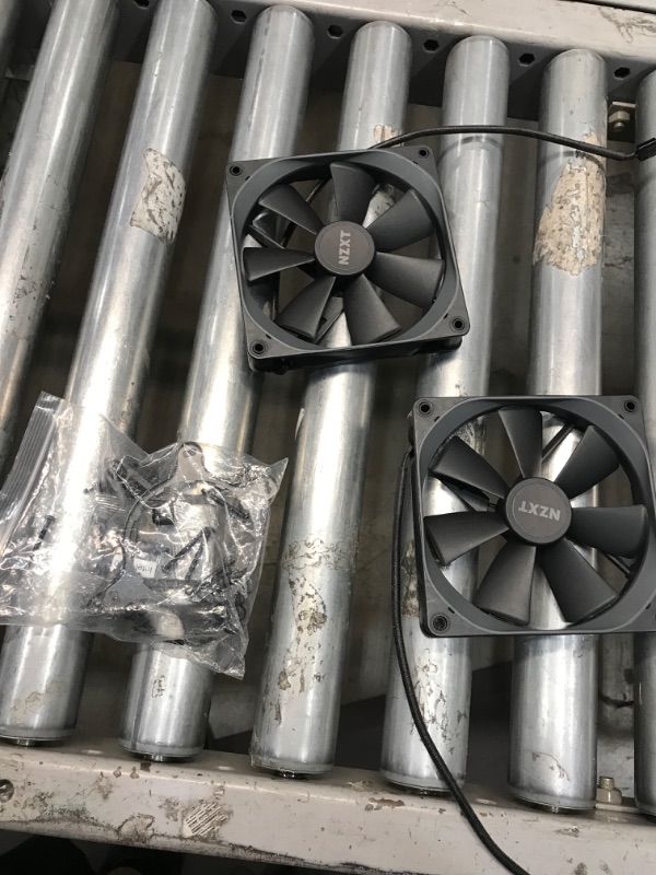 Photo 1 of NZXT Kraken Z63 280mm - RL-KRZ63-01 - AIO RGB CPU Liquid Cooler - Customizable LCD Display - Improved Pump - Powered by CAM V4 - RGB Connector - Aer P 140mm Radiator Fans (2 Included) Black Kraken Z Z63 280mm Cooler