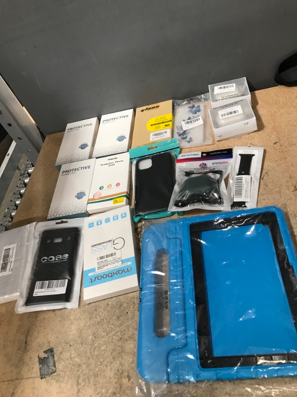 Photo 1 of 15 ASSORTED CELLPHONE AND OTHER ACCESSORIES BUNDLE