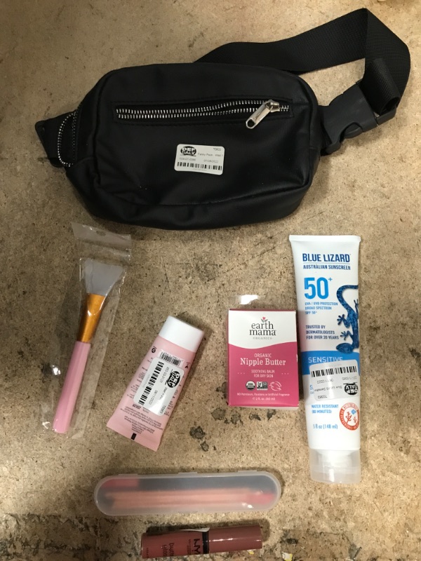 Photo 1 of bundle of 7 small beauty accessory items