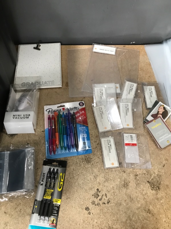 Photo 1 of bundle of 16 assorted office supplies/accessories